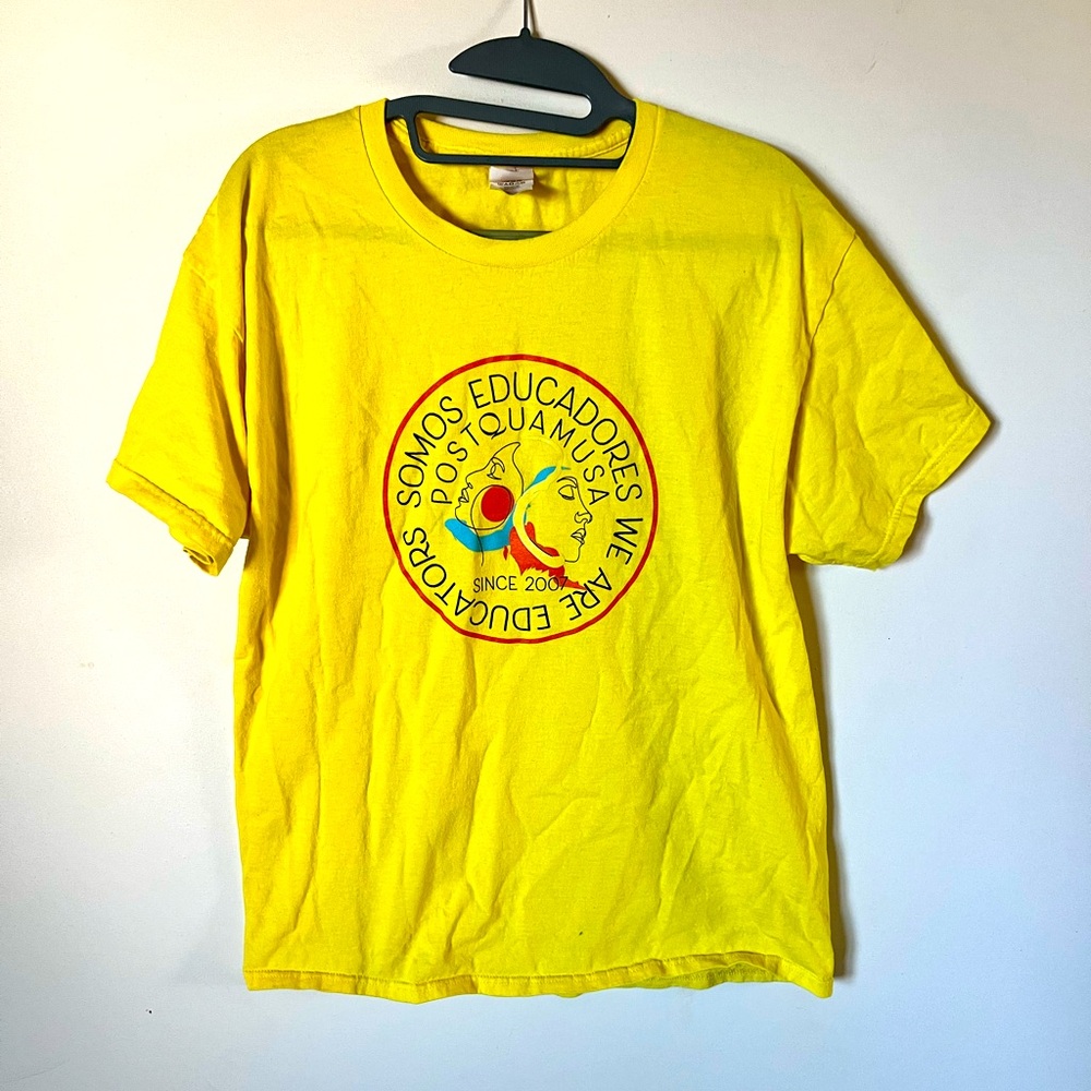 ✨🤙🏻PERSONAL TEE COLLECTION SALE -
Somos Educadores Tee - L